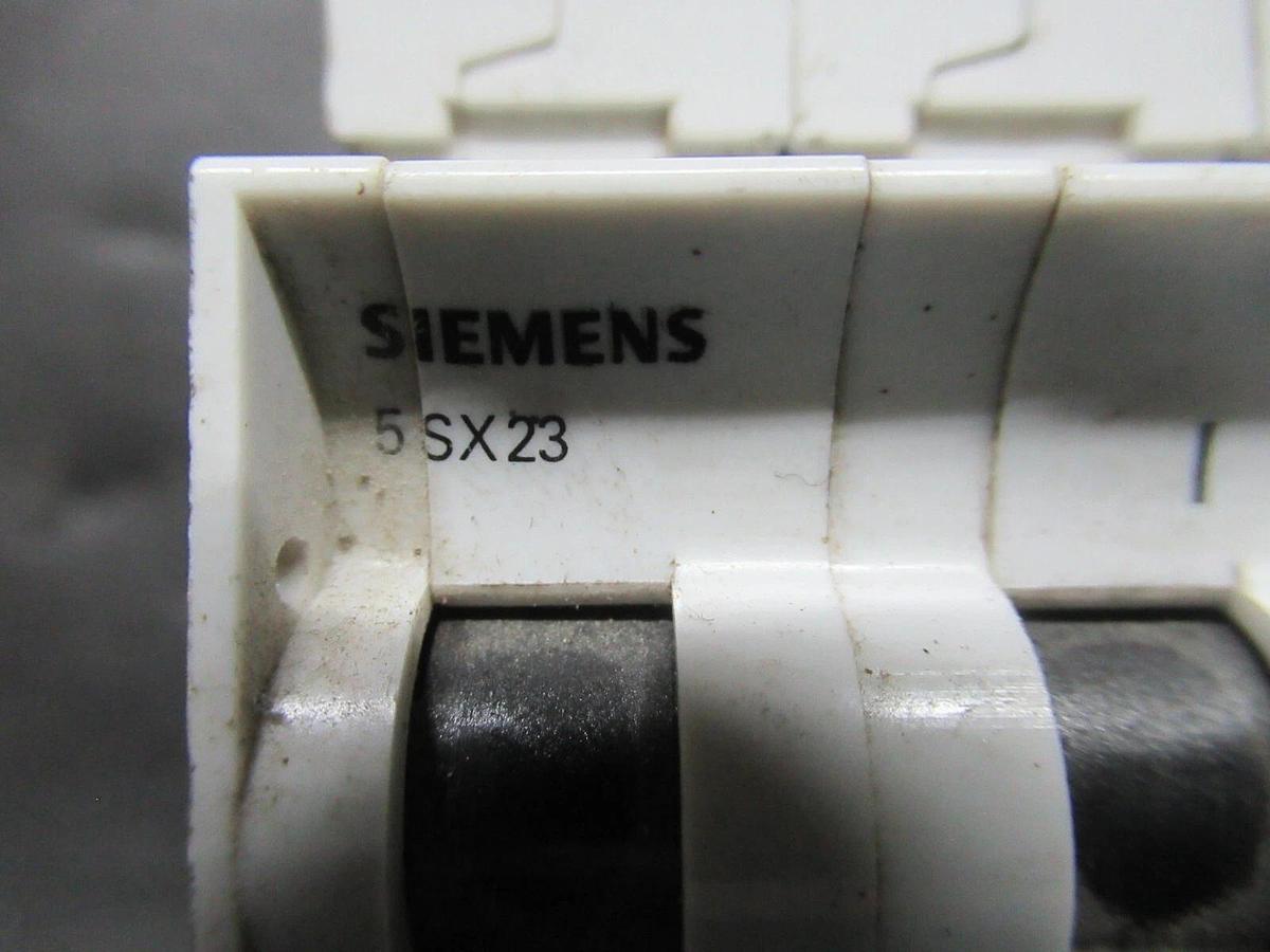Used SIEMENS CIRCUIT BREAKER 5SX23 C10 10 AMP 480 VAC 3-POLE W/ 5SX9100 AUXILLIARY