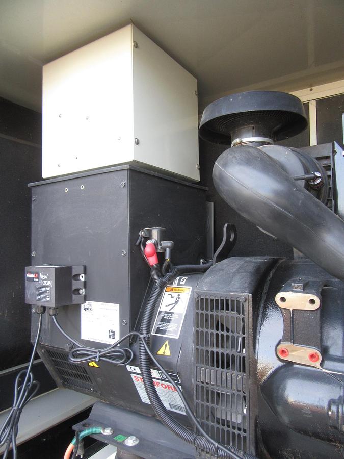 Used 50 KW DIESEL GENERATOR LYNX 120/240V RE-CONNECTABLE SOUND ENCLOSED 350 HRS