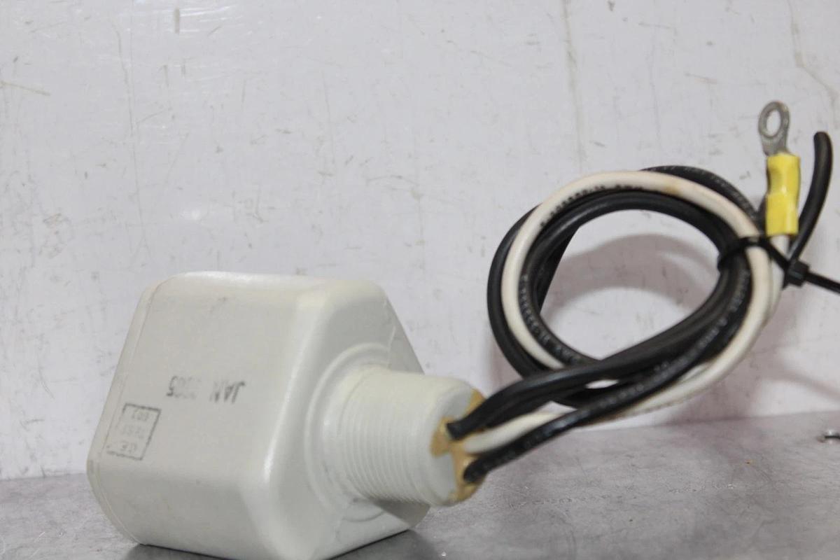 Used GENERAL ELECTRIC TRANQUELL SURGE ARRESTOR 9L15ECC001 650 VOLT 3-POLE