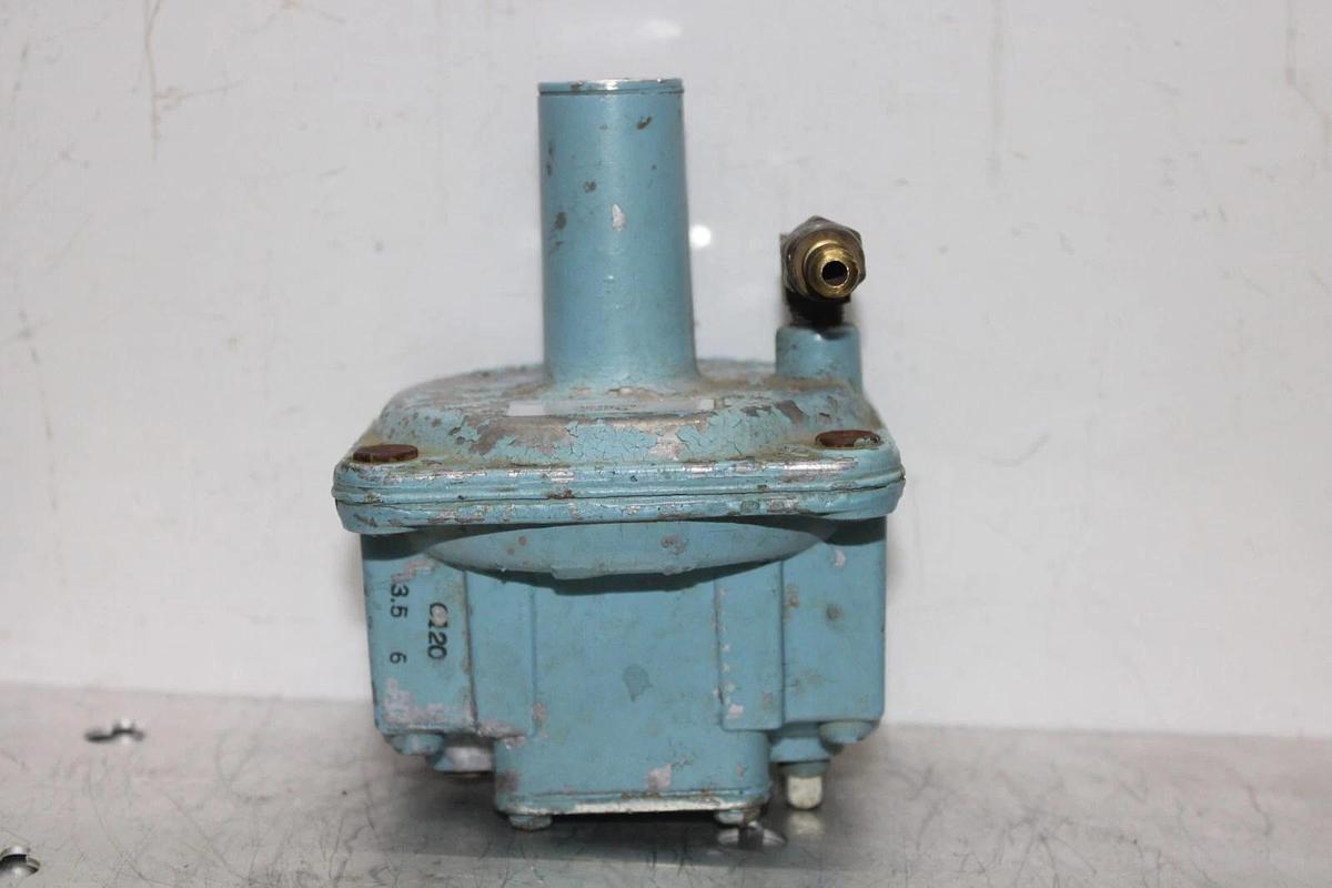 Used MAXITROL NATURAL GAS LPG VAPOR REGULATOR IMP-53 ADJUSTABLE STRAIGHT FLOW NPT