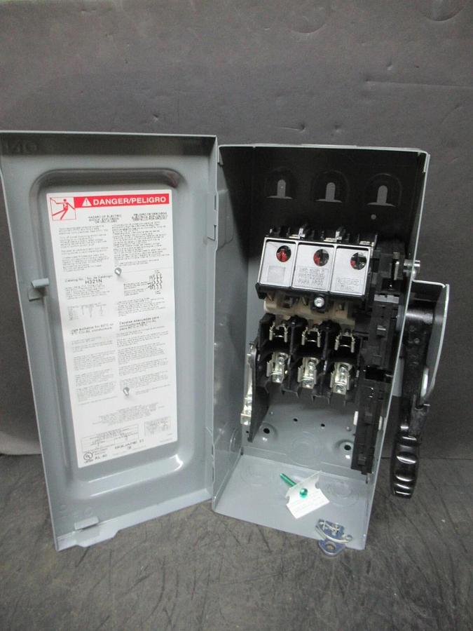 NEW IN BOX SQUARE D SAFETY SWITCH H321N 30 AMP 240 VAC 7.5 HP 3-PHASE 3-POLE