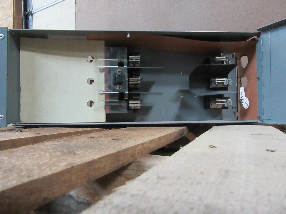 Used WETINGHOUSE FUSE PANELBOARD SWITCH  FDPS363R 100 AMP 600 VAC 75 HP 3-POLE