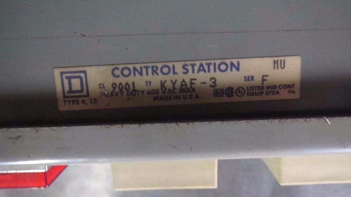 Used SQUARE D CONTROL STATION 600 VAC CLASS 9001 MODEL: KYAF-3 SERIES F