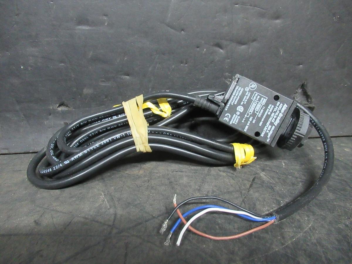Used ALLEN-BRADLEY MINISIGHT POLARIZED RETROREFLECTIVE SENSOR 42KL-P2LB-A2 11-30 VDC