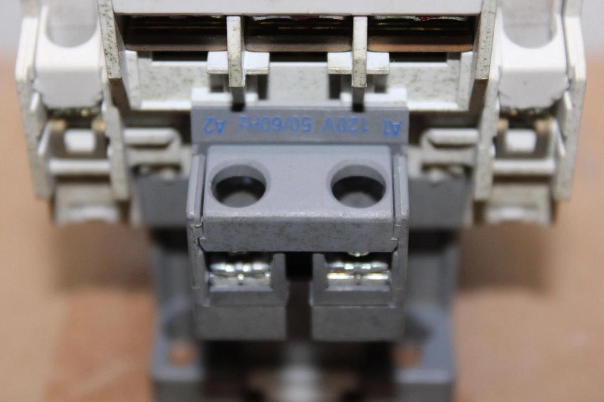 Used BENSHAW CONTACTOR RSC-40 50 AMP 600 VAC 3-POLE 25 HP NEMA 1P COIL: 120V