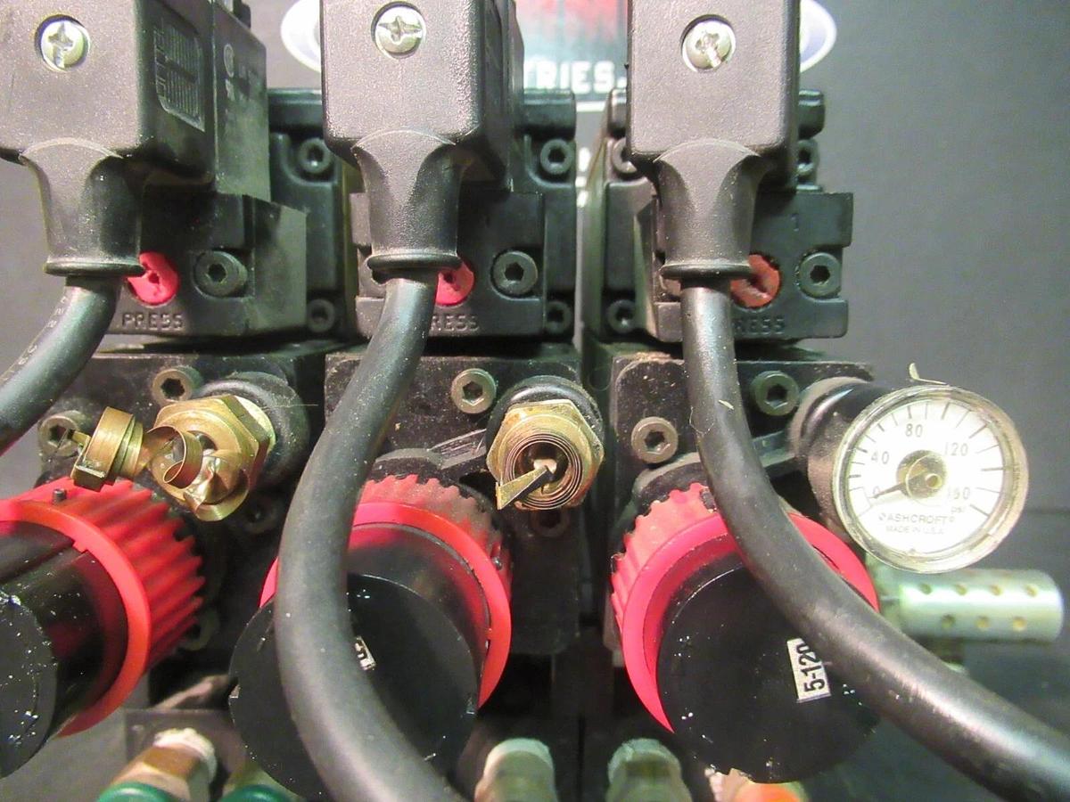 Used ARO FLUID POWER PNEUMATIC VALVE MANIFOLD 120 VAC 30-150 PSI --DAMAGED GAUGE--