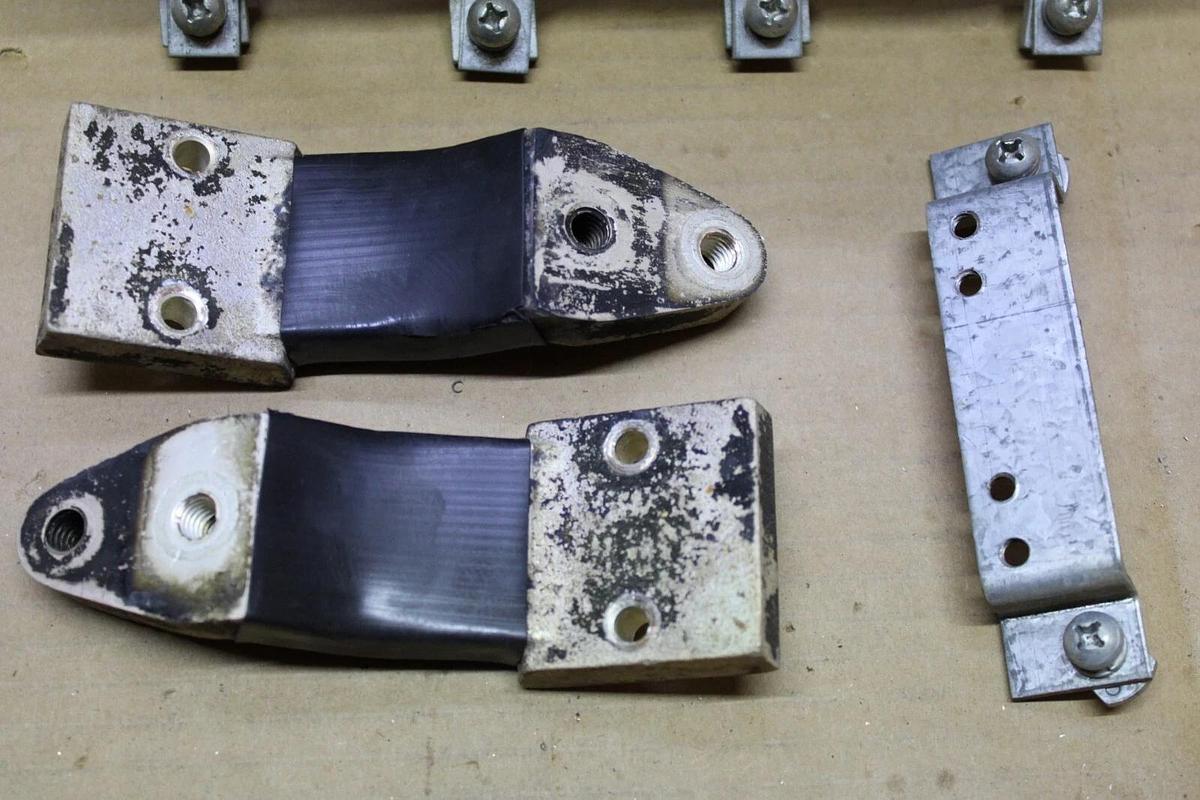 Used CUTLER HAMMER CIRCUIT BREAKER MOUNTING KIT FOR LA BREAKERS **WARRANTY**