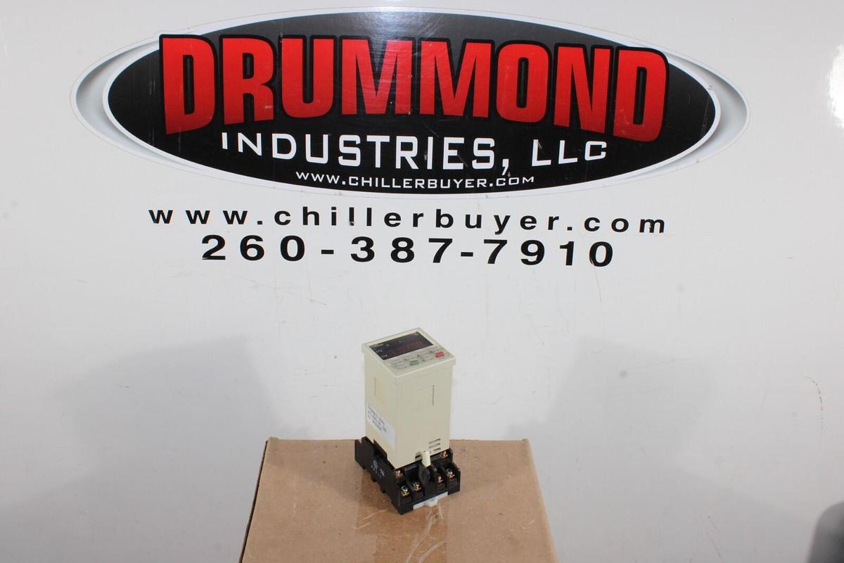 Used FUJI ELECTRIC TEMPERATURE CONTROLLER PXZ4TBY2-1B000 24 VAC 15 VA