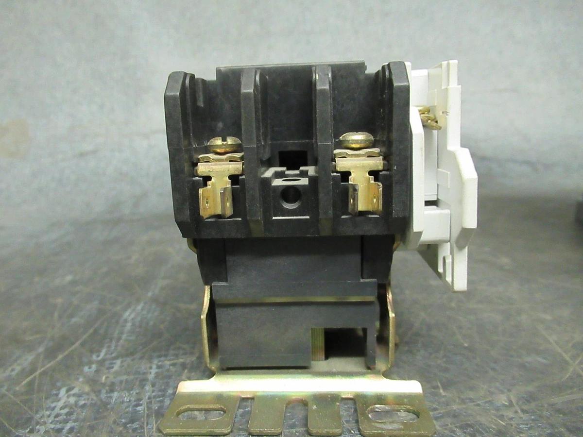 Used CUTLER-HAMMER CARRIER CONTACTOR C25DNY36 HN52AB254A 600V 5HP 15A COIL: 104-120V