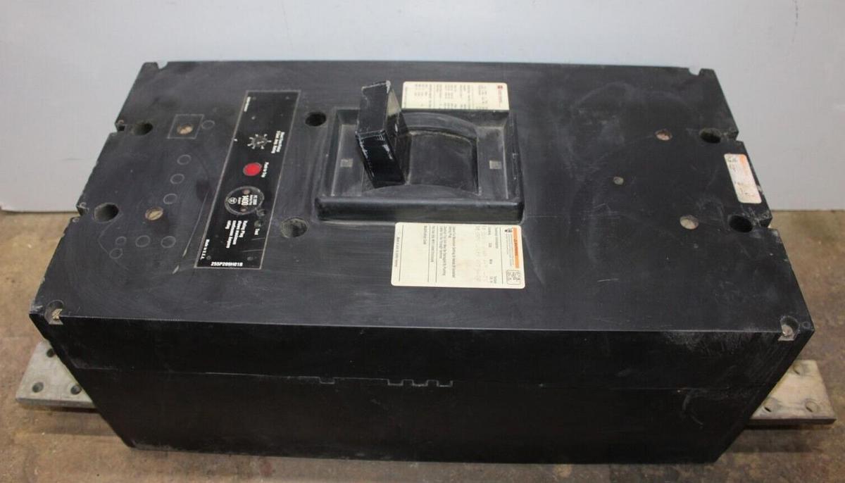Used WESTINGHOUSE CIRCUIT BREAKER PCF32000F 1400 AMP TRIP 3-POLE 600 VAC