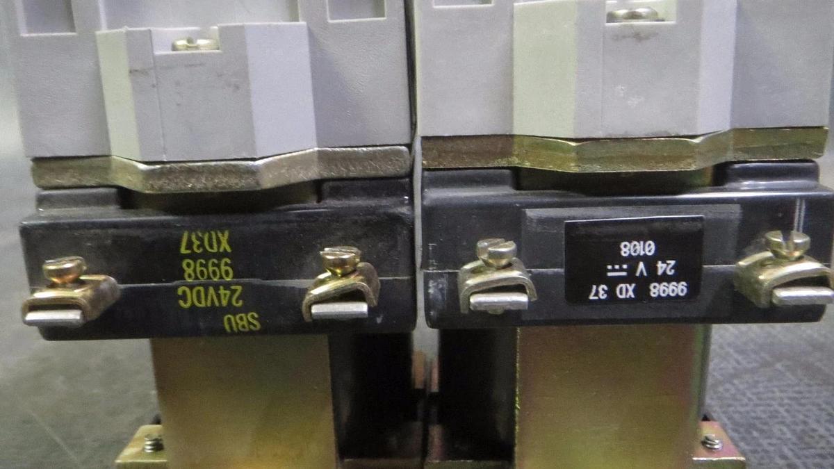 Used (1) SQUARE D 8 POLE CONTROL RELAY WITH 24 VDC COIL 8501XD020 8501-XDO-20