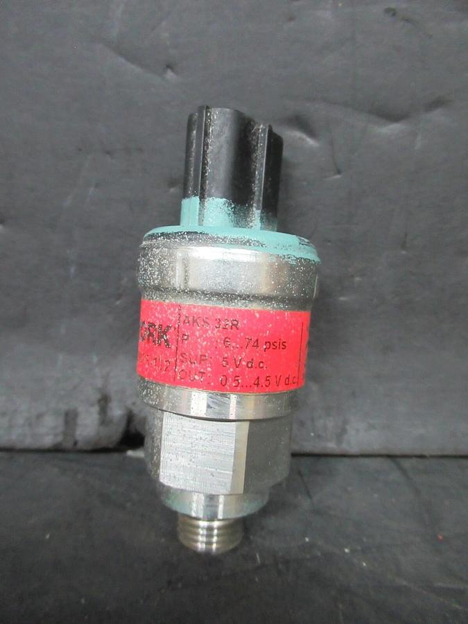 Used YORK DANFOSS PRESSURE TRANSDUCER 025-28678-112 AKS-32R 5 VDC 74 PSIS