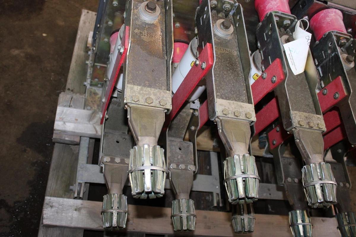 Used CUTLER-HAMMER VACUUM CIRCUIT BREAKER 50VCP-WND250 1200 AMP 5KV VCPW-ND