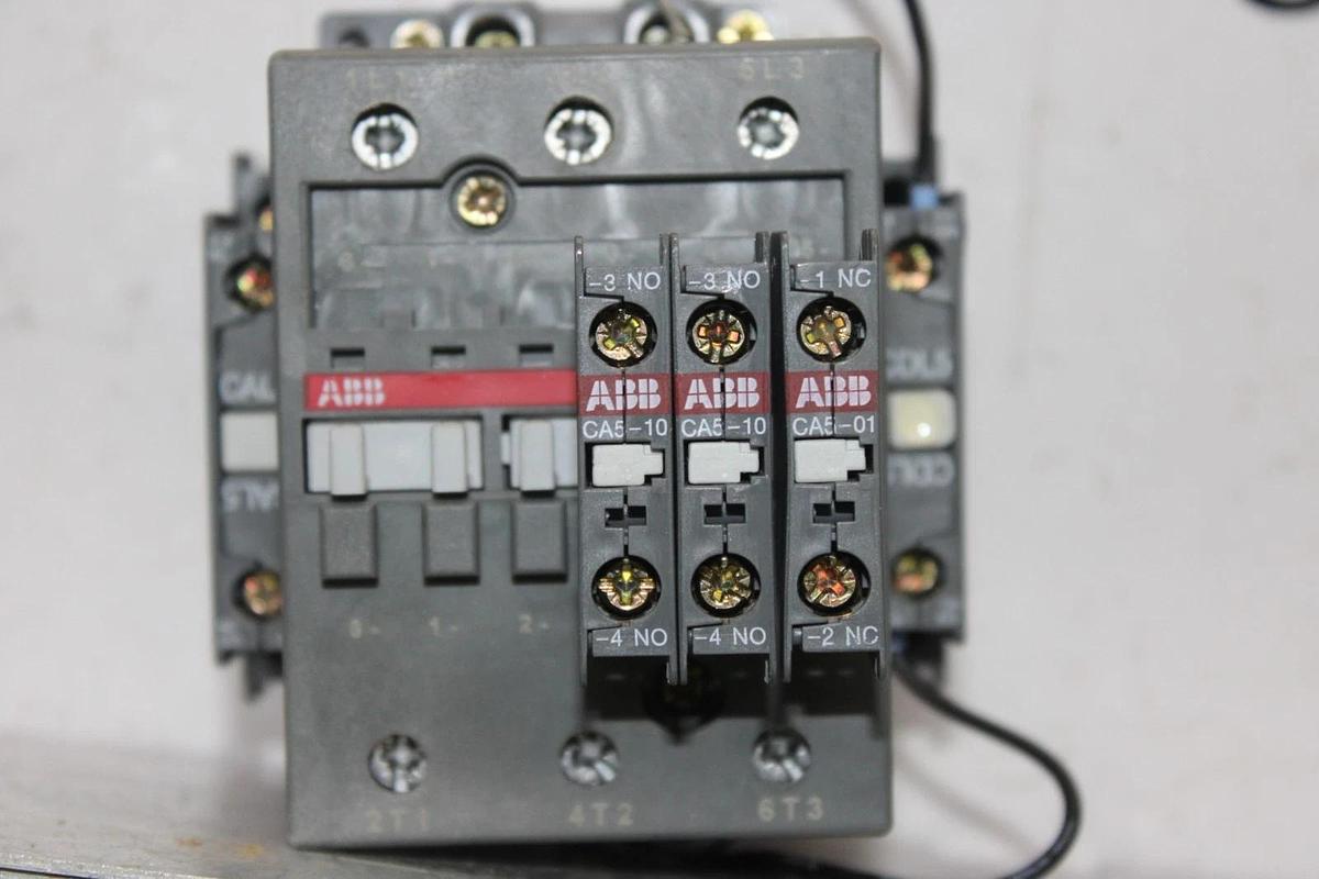 Used ABB CONTACTOR AE75-30 600 VAC 105 AMP 75 HP 3-POLE 3-PHASE COIL: 24 VDC