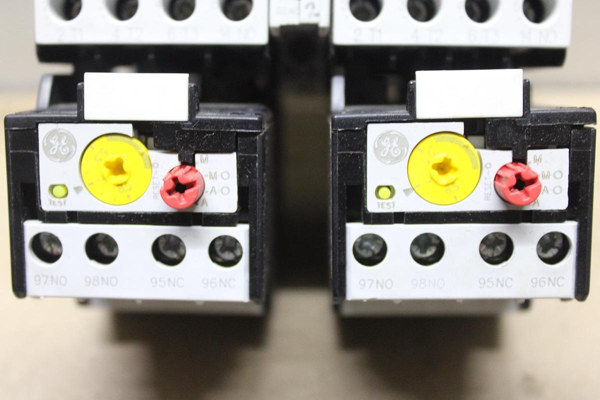 Used LOT OF 3 OMRON RELAY MK2P-S 250 VAC 7 AMP W/ BASE