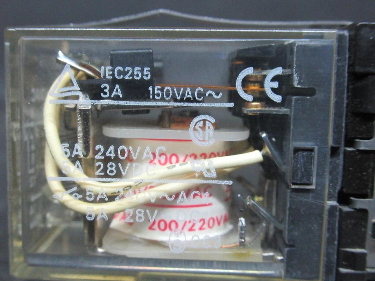 Used LOT OF 2 OMRON RELAYS MY4 200/220 240 VAC / 28 VDC 5 AMP **WARRANTY**
