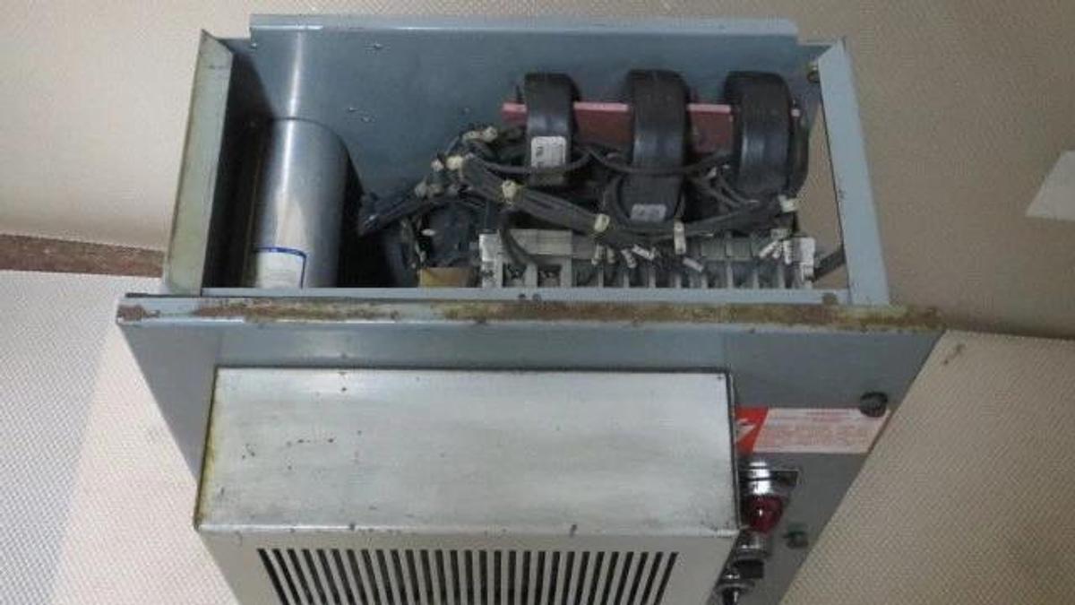 Used SQUARE D OMEGAPAK ADJUSTABLE VFD E07H10P16B16 5AF04F 460V 9.7A 3-PHASE 5HP