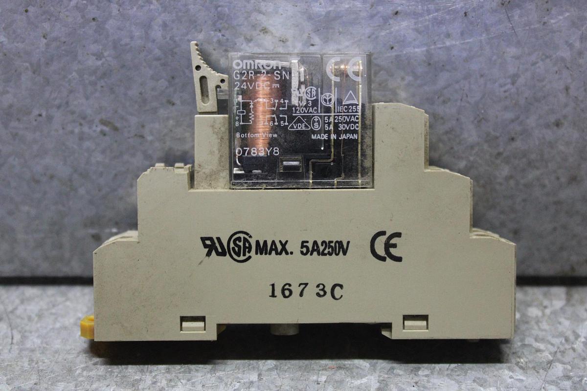 NEW SURPLUS OMRON POWER RELAY MKS2PI 250 VAC 10 AMP SINGLE PHASE W/ BASE