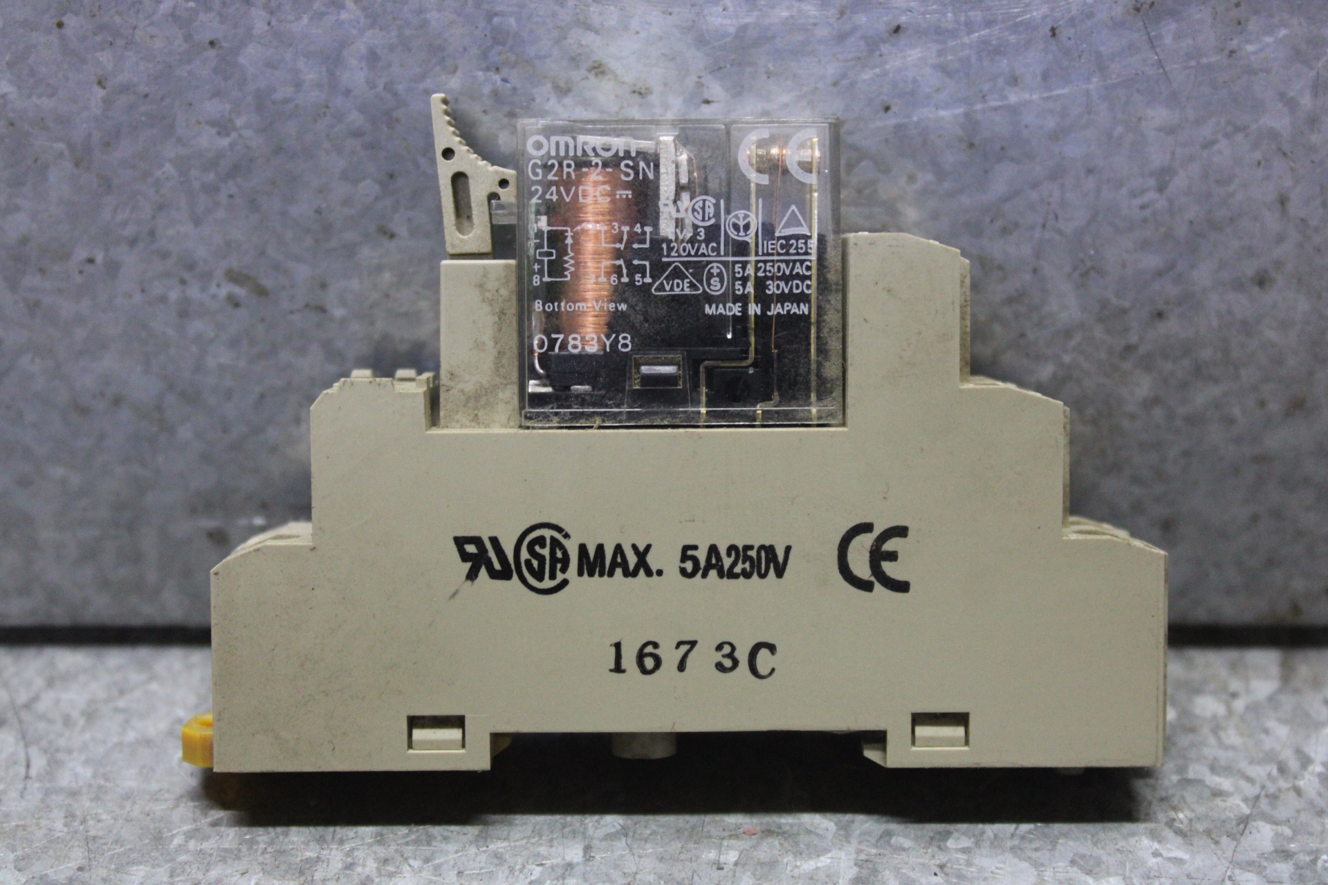 NEW SURPLUS OMRON POWER RELAY MKS2PI 250 VAC 10 AMP SINGLE PHASE W/ BASE