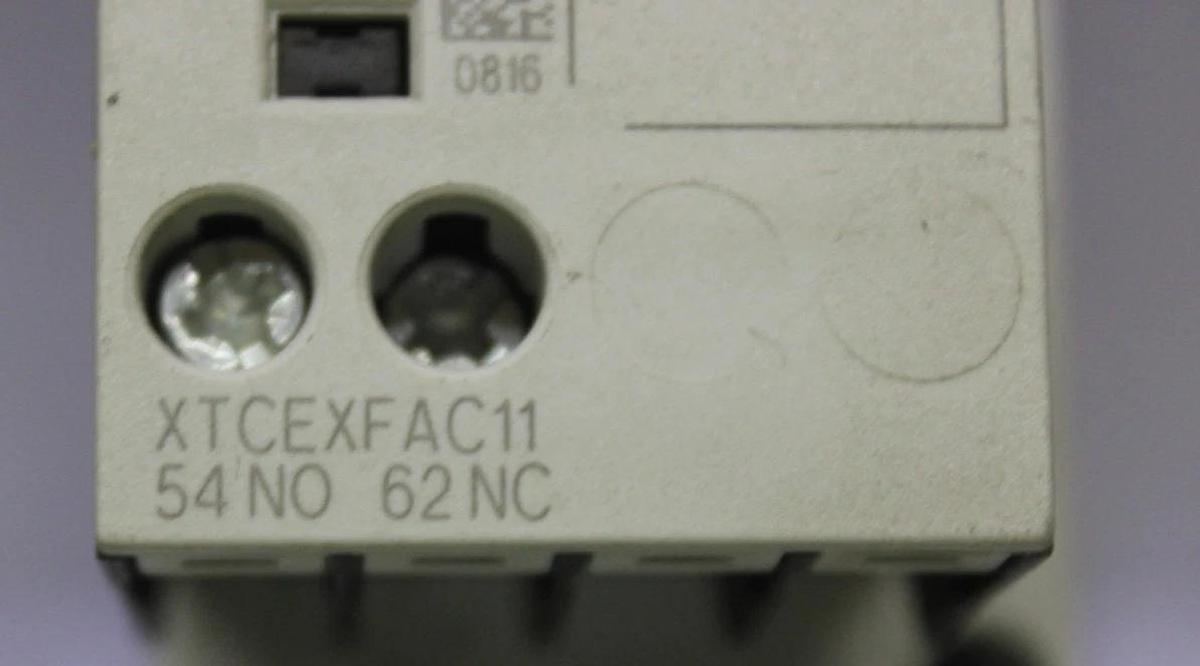 Used EATON CONTACTOR XTCE032C10 40 AMP 3-PHASE 600 VAC 3-POLE 25 HP W/ XTCEXFAC11