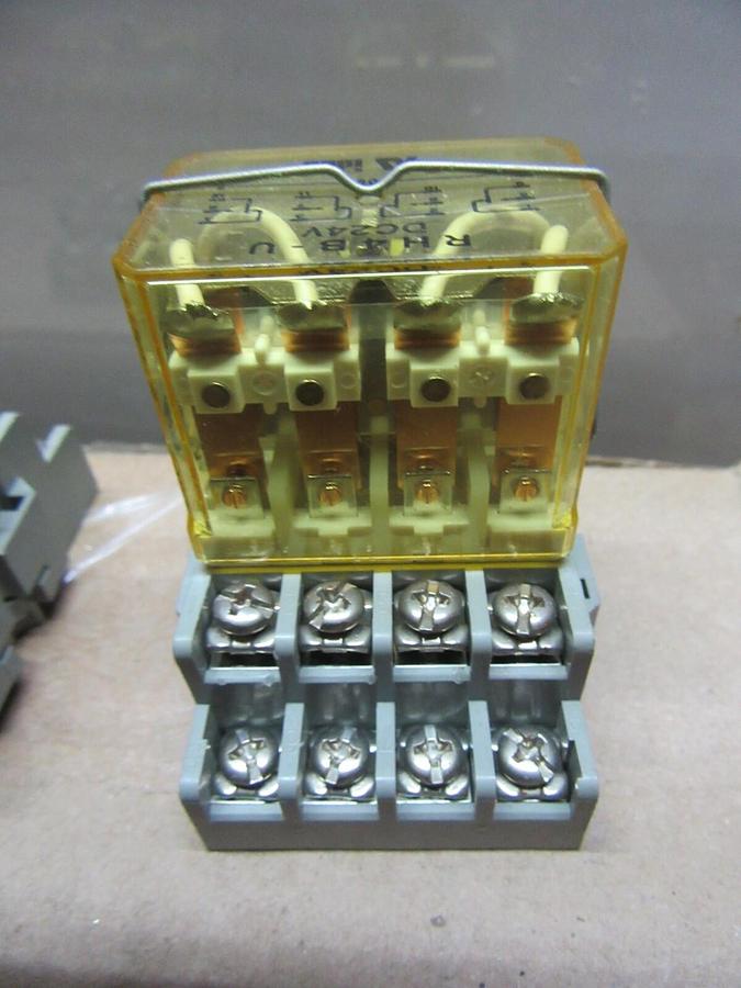 Used LOT OF 2 IDEC RELAY RH4B-U 24 VDC W/ SH4B-05 BASE 10 AMP 300 VOLT