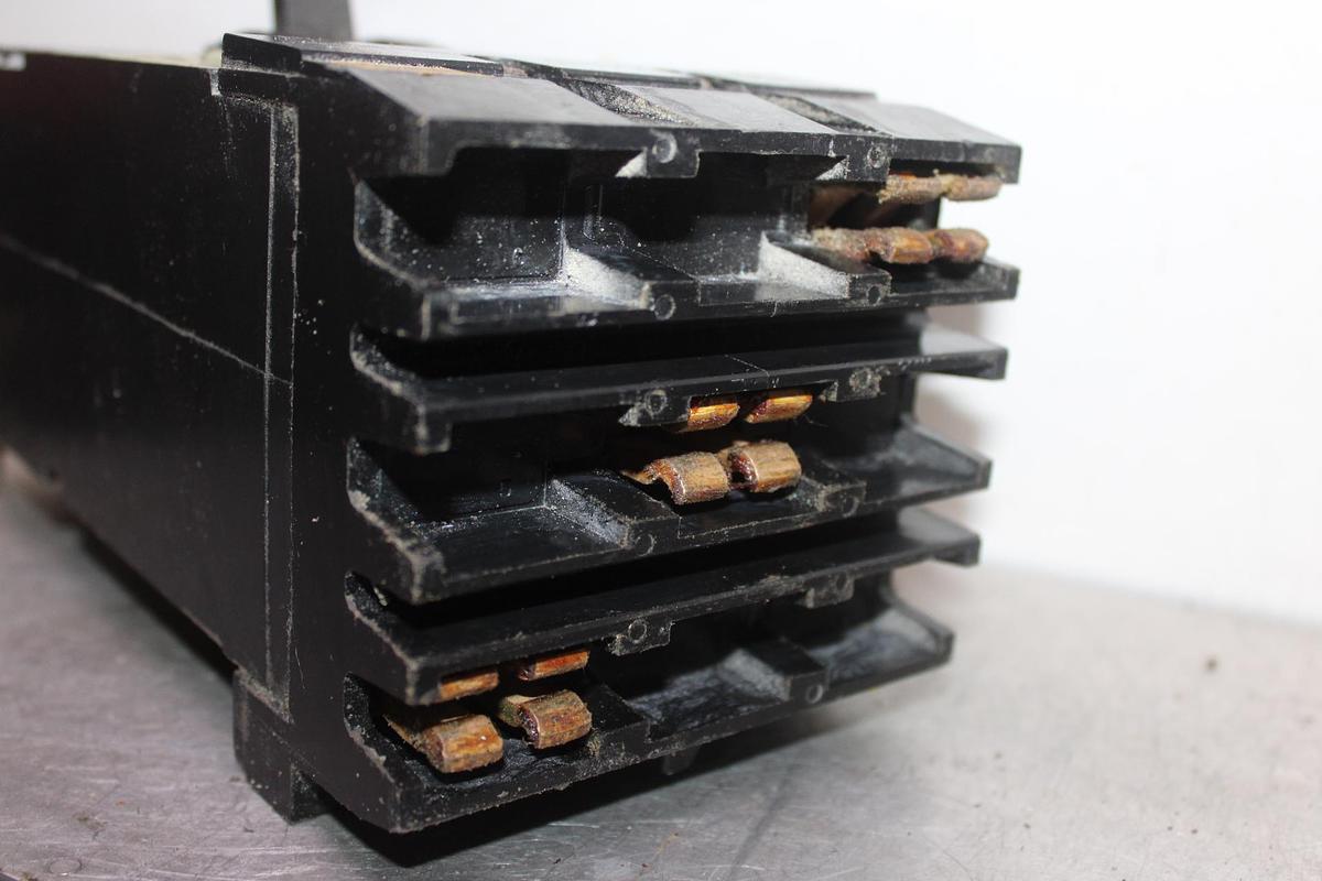 Used SQUARE D I-LINE CIRCUIT BREAKER IK36200 200 AMP 600 VAC 3-POLE