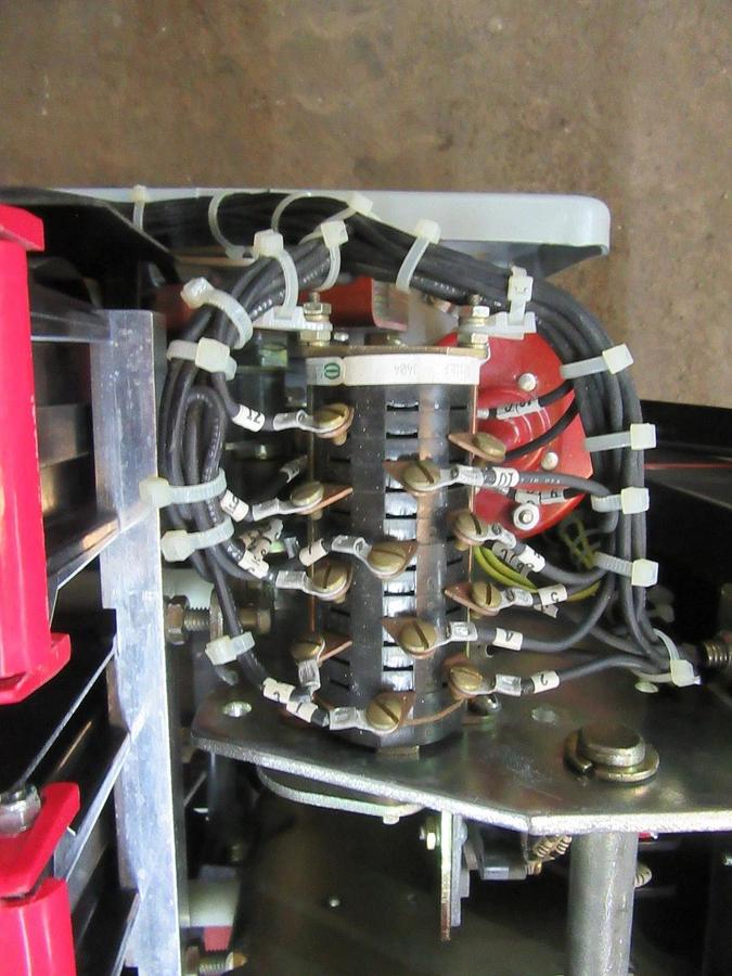 Used GE AKR 1600 AMP BREAKER AKR-8D-50-H1 MICRO VERSA TRIP A216LSGMR 1600A GROUND LSG