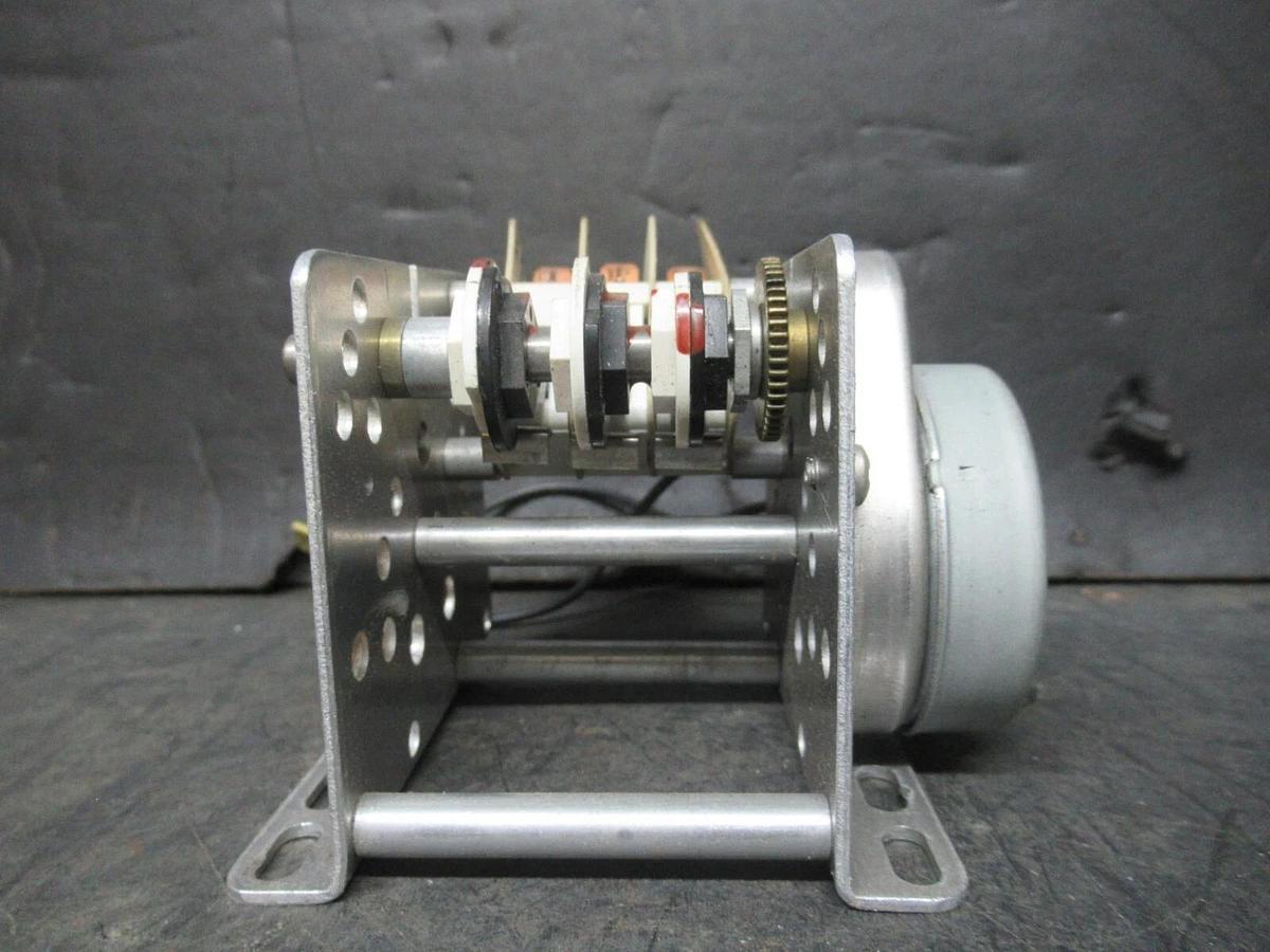 Used JOHNSON CONTROLS PRECISION 4-MINUTE TIMER 025-20790 120 VOLT 15 AMP **WARRANTY**