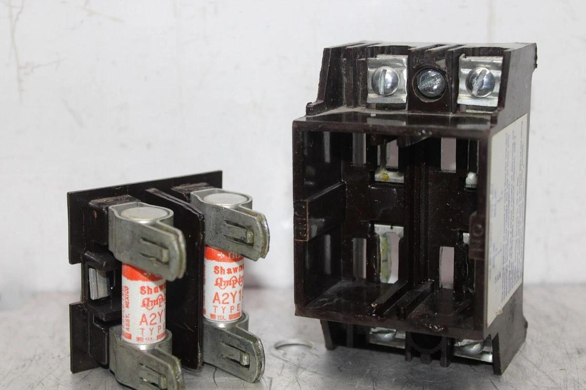 Used CUTLER HAMMER PULL OUT SWITCH FUSE HOLDER PFS3322 2-POLE 240 VOLT 7.5 HP