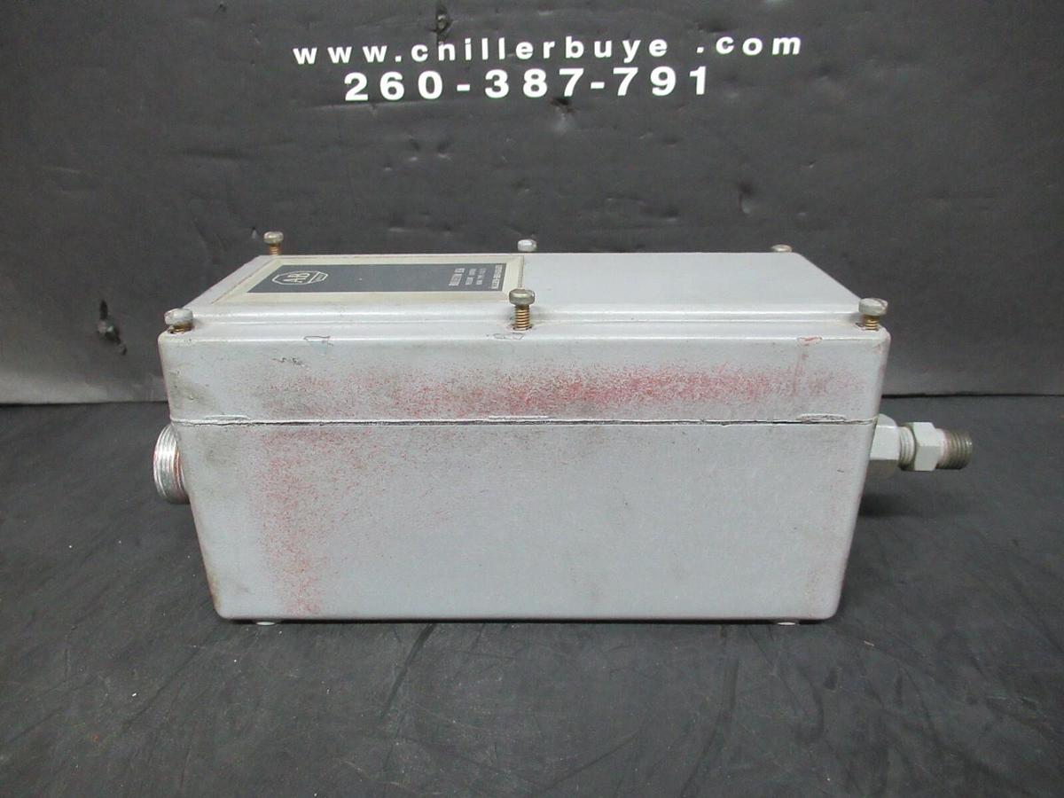 Used ALLEN-BRADLEY TEMPERATURE CONTROL SWITCH 836-C5 24-600 VAC @ 125 VA NEMA 4, 13
