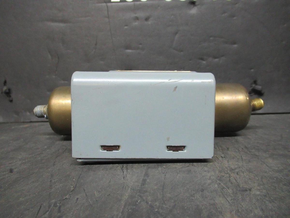Used PENN DIFFERENTIAL PRESSURE CONTROL HK06CA401 / 274BP10 230 VAC 13.9 AMP