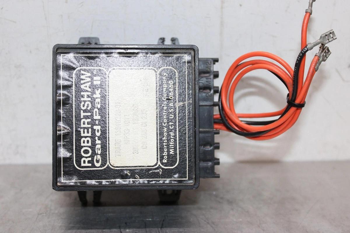 Used ROBERT SHAW GARD-PAK II 13640220-01 MP33-1011 300 VA @ 120 VAC MOTOR PROTECTOR