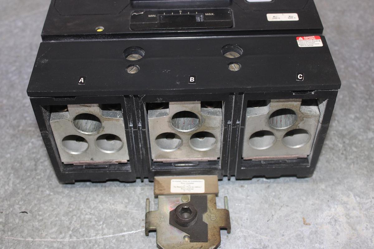 Used SQUARE D I-LINE CIRCUIT BREAKER MH36800 800 AMP 600 VAC 3-POLE
