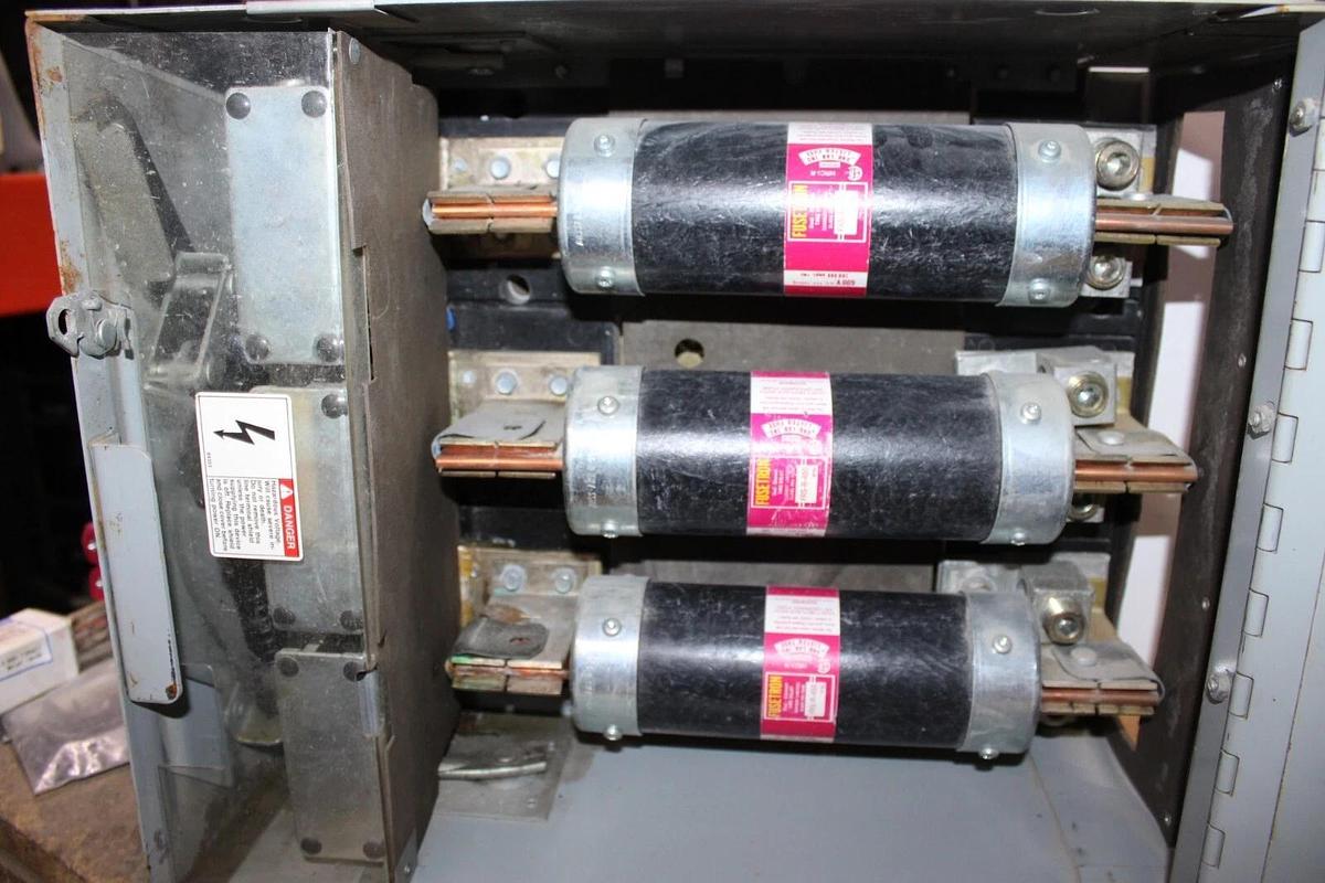 Used ITE VACU-BREAK PANELBOARD DISCONNECT SWITCH V7H3606 600 AMP 600 VAC 3-PHASE