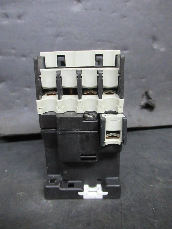 Used KLOCKNER-MOELLER CONTACTOR DIL-R-22-D 600 VAC 15 AMP COIL: 110/120 VOLT