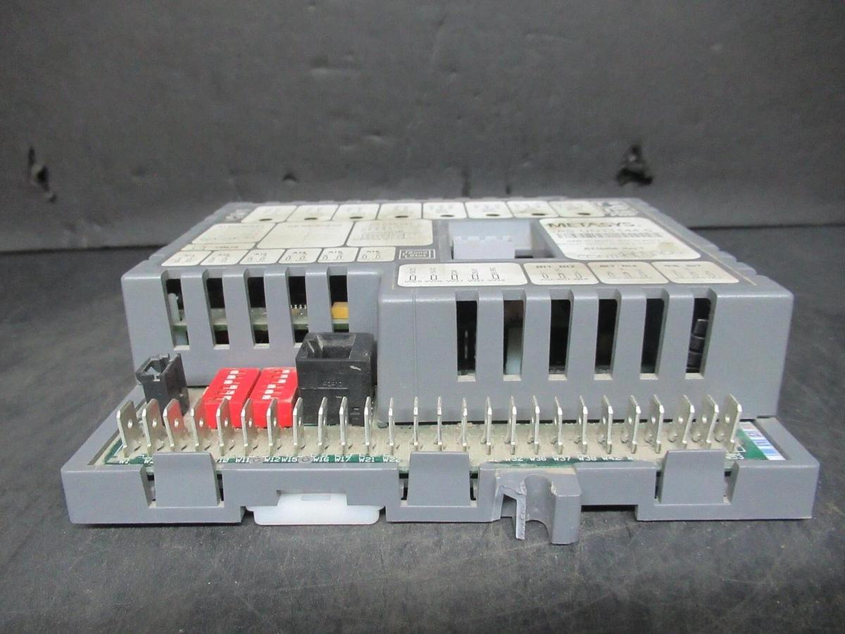 Used JOHNSON CONTROLS METASYS UNITARY CONTROLLER AS-UNT-1144-0 24 VAC 8 VA CLASS 2