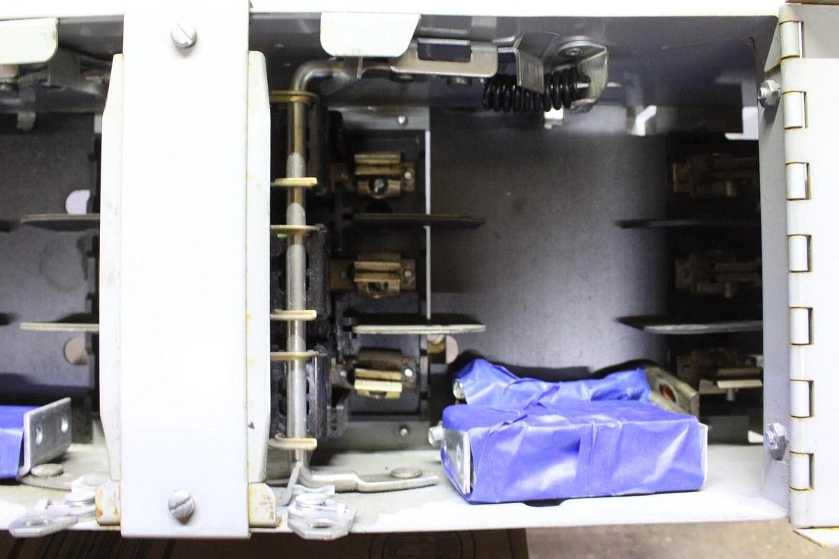 Used ITE VACU-BREAK DISCONNECT SWITCH V7E3623 60/100 AMP 600 VAC 3-POLE 3-PHASE