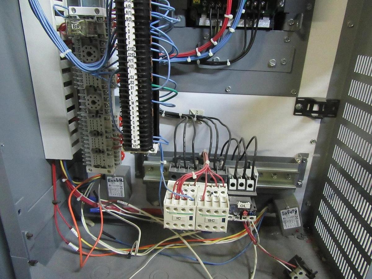 Used SQUARE D M-FLEX VARIABLE SPEED DRIVE MFDFG4VY ATV61HU30N4 5 HP 4 KW 460 VOLT