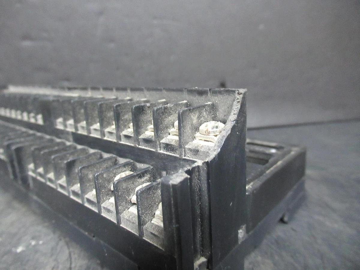 Used GE FANUC I/O BASE BARRIER TERMINAL MODULE IC670CHS001E **WARRANTY INCLUDED**