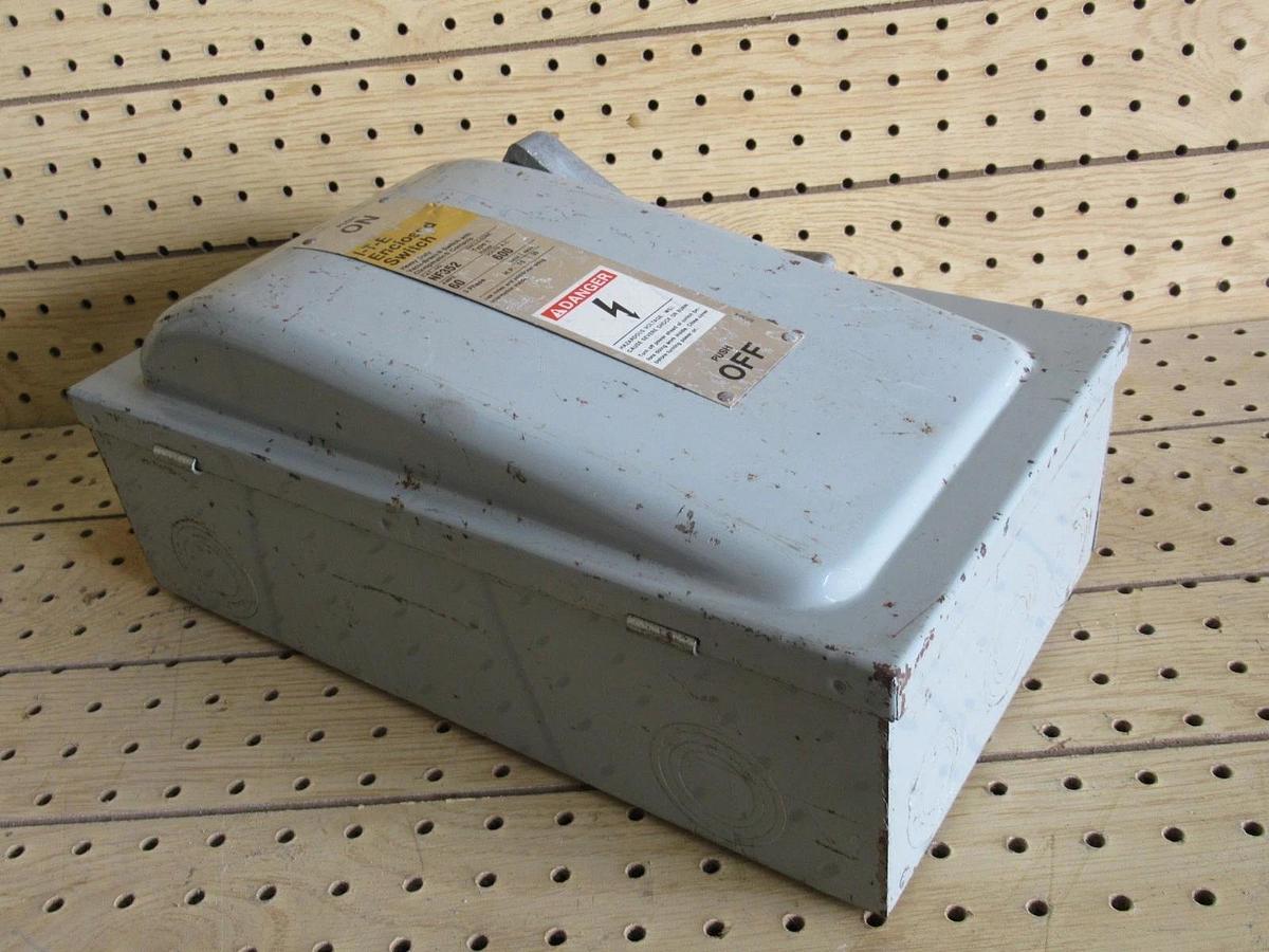 Used ITE DISCONNECT SAFETY SWITCH NF-352 600VAC 50HP 60A TYPE 1 **WARRANTY INCLUDED**