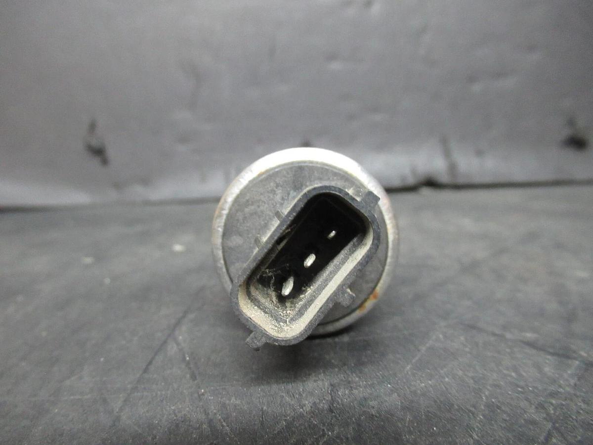 Used JOHNSON CONTROLS PENN P499REAT503 PRESSURE TRANSDUCER 300 PSIS 5.25 VDC