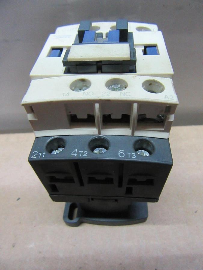Used TELEMECANIQUE CONTACTOR LC1-D12 600 VOLT 25 AMP 10 HP COIL: 24 VOLT
