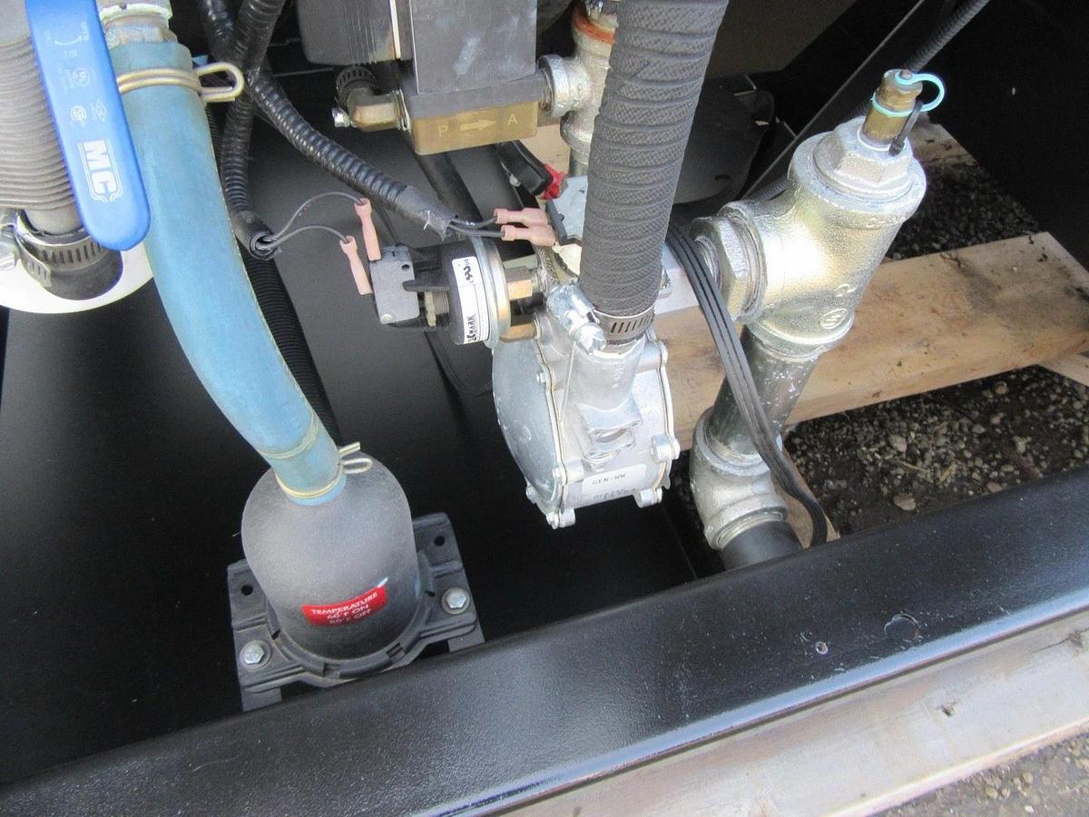 Used 35 KW GENERATOR GENERAC NATURAL GAS LP PROPANE 120/240 V 1 PH 30 KW 40KW 150 HRS