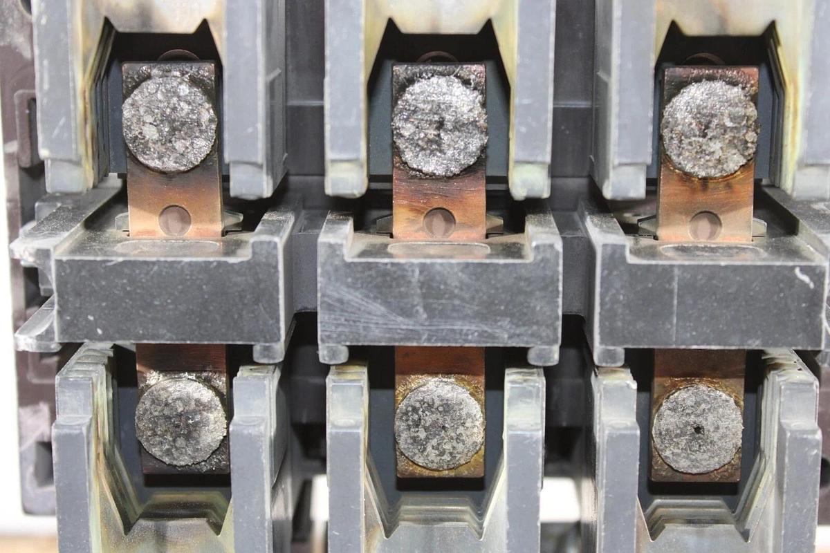 Used CUTLER HAMMER CONTACTOR C832LN1 350 AMP 600 VOLT 3-PHASE COIL: 120V **WARRANTY**