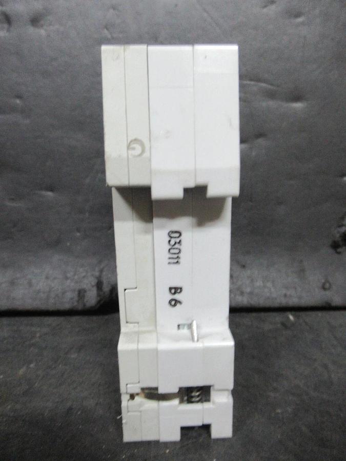 Used SIEMENS CIRCUIT BREAKER 5SX21 B6 6 AMP 277 VAC 1-POLE W/ 5SX9100 AUXILLIARY