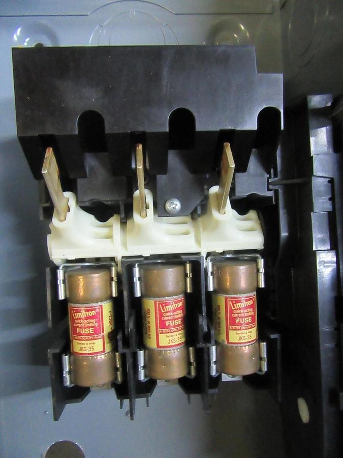 Used SQUARE D HEAVY DUTY SAFETY SWITCH H362 600 VOLT 60 AMP TYPE 1 ENCLOSURE