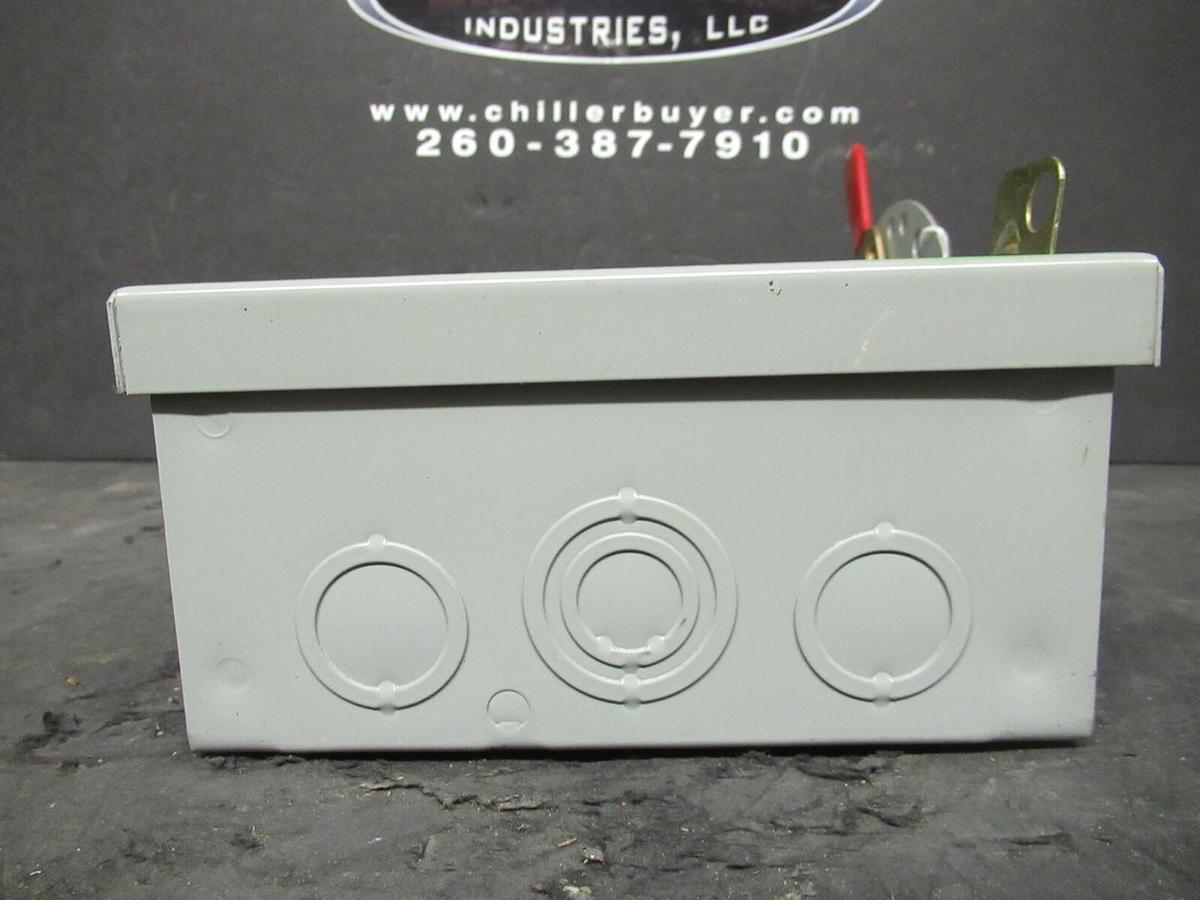 Used GE ENCLOSED SAFETY SWITCH TG4321 240 VAC 7.5 HP 30 AMP ENCLOSURE NEMA TYPE 1