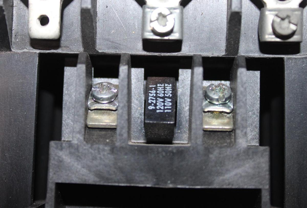 NEW SURPLUS SIEMENS CIRCUIT BREAKER B330 30 AMP 240 VAC 3-POLE