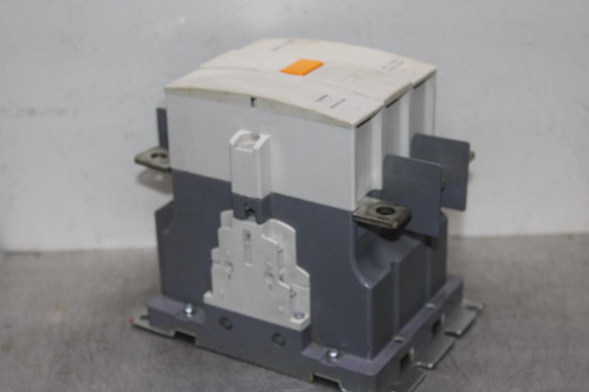 Used FURNAS CONTACTOR 42HF35AA 120 AMP 600 VAC 3-POLE COIL: 120/240V