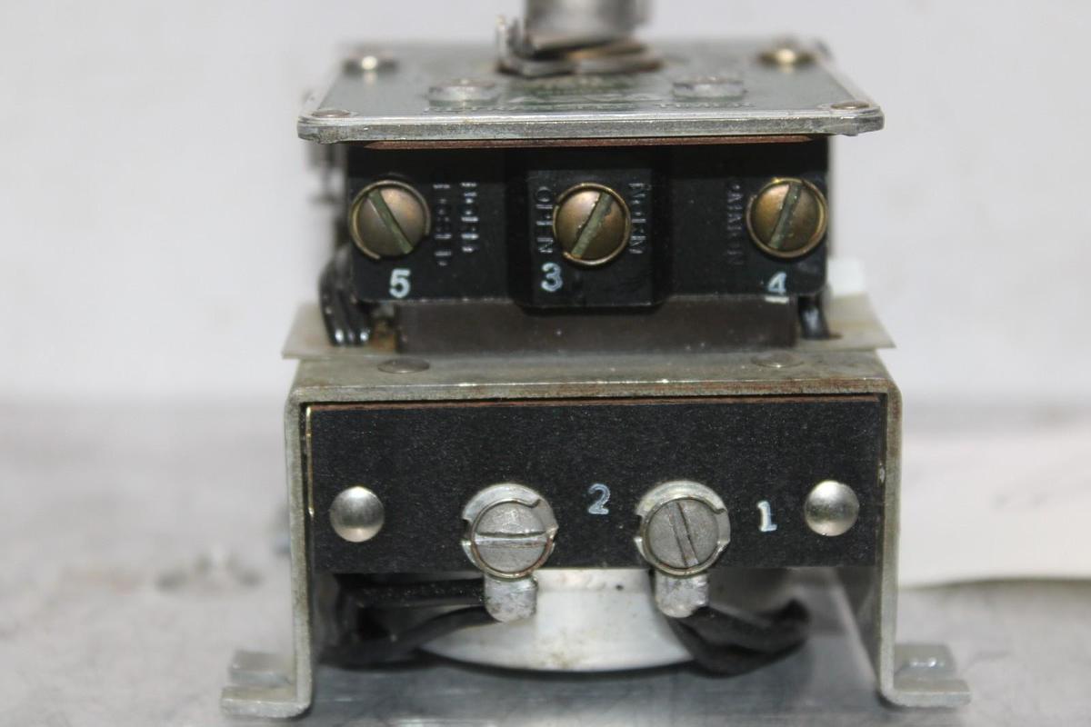 Used ASCO ESTERLINE RETRANSFER INDUSTRIAL TIMER CSF-J-4802-30M 220 VOLT 0-30 MINUTE